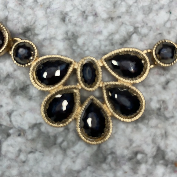 NWT Jewel Flower Dangle Necklace - Picture 3 of 5